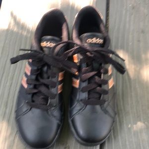 Blk and gold adidas kicks for kids. Size3    Never worn.